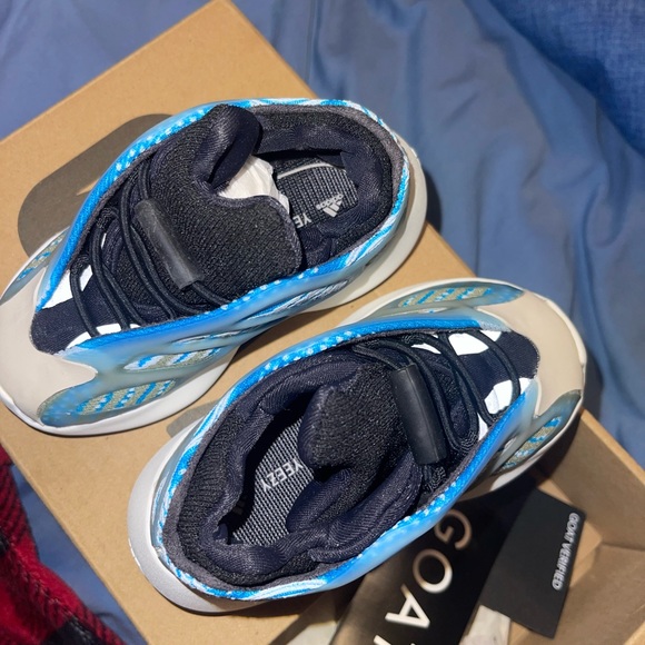 Yeezy 700 V3 infant “Arzareth”